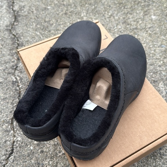 Merrell Women's Encore Ice 4 Moccasin in Smooth black - Picture 4 of 6